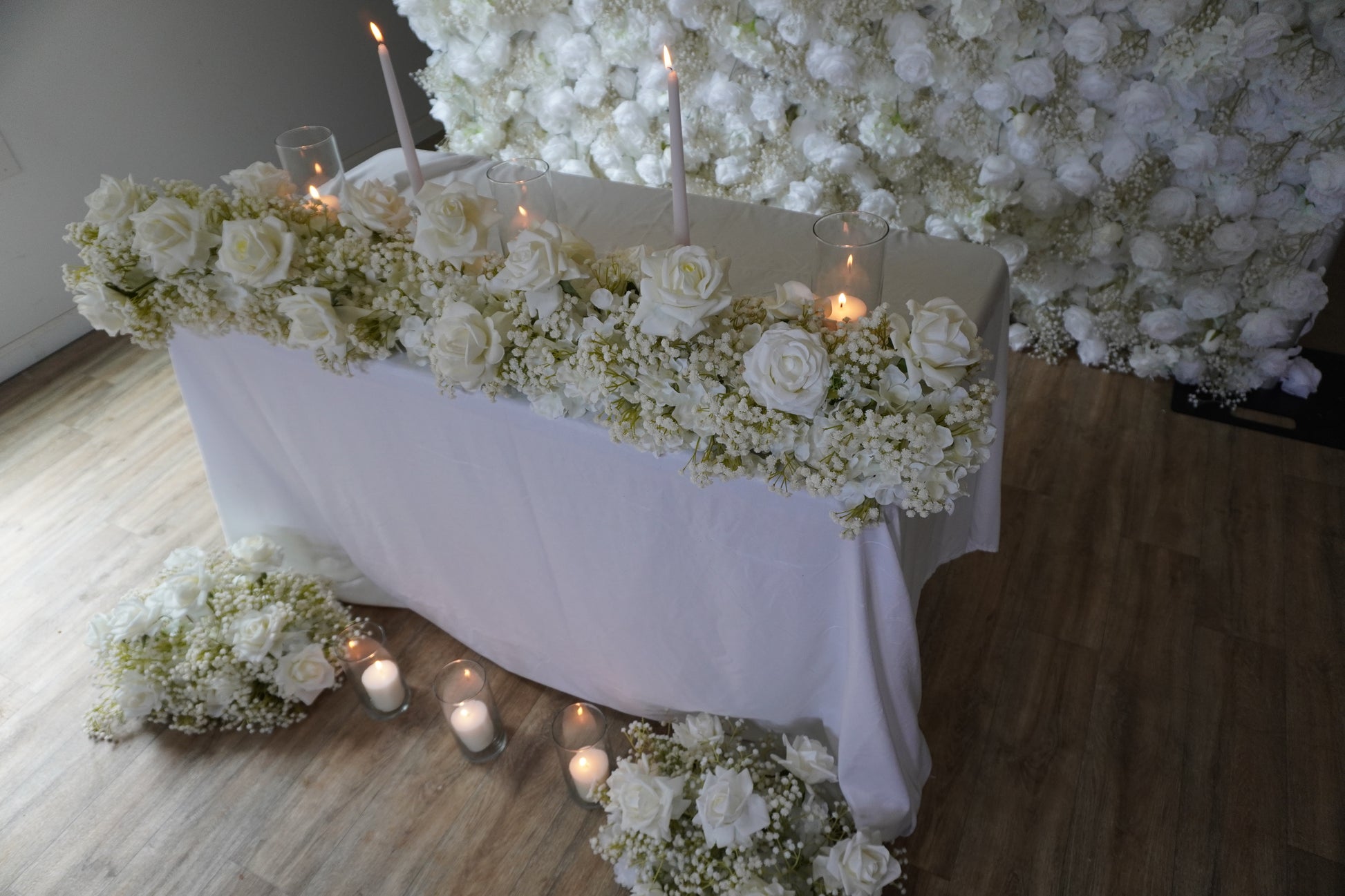 white rose and babys breath wedding table decorations with candles. 